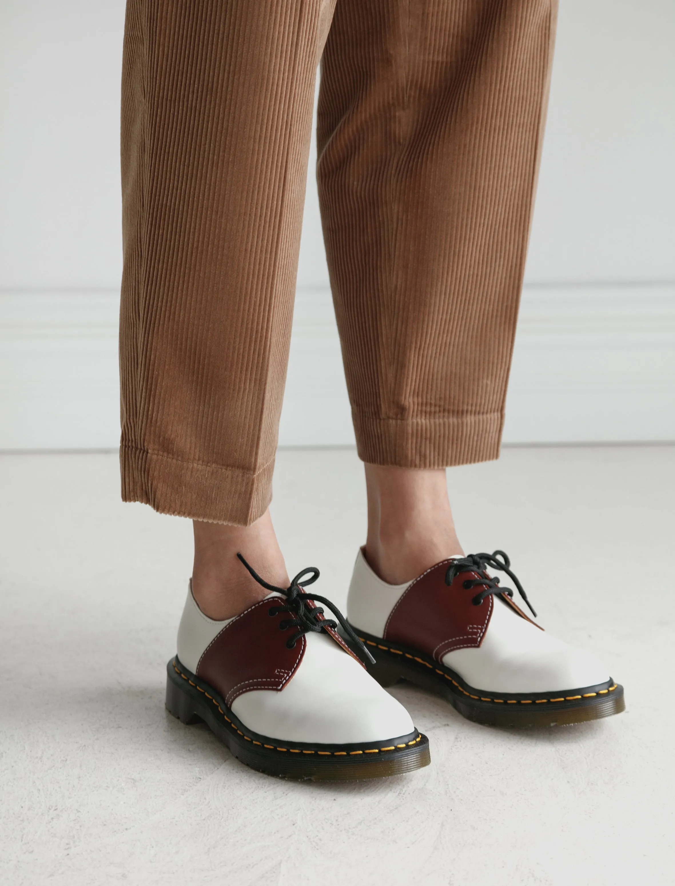 Dr. Martens Mie Saddle Shoe Cherry/White