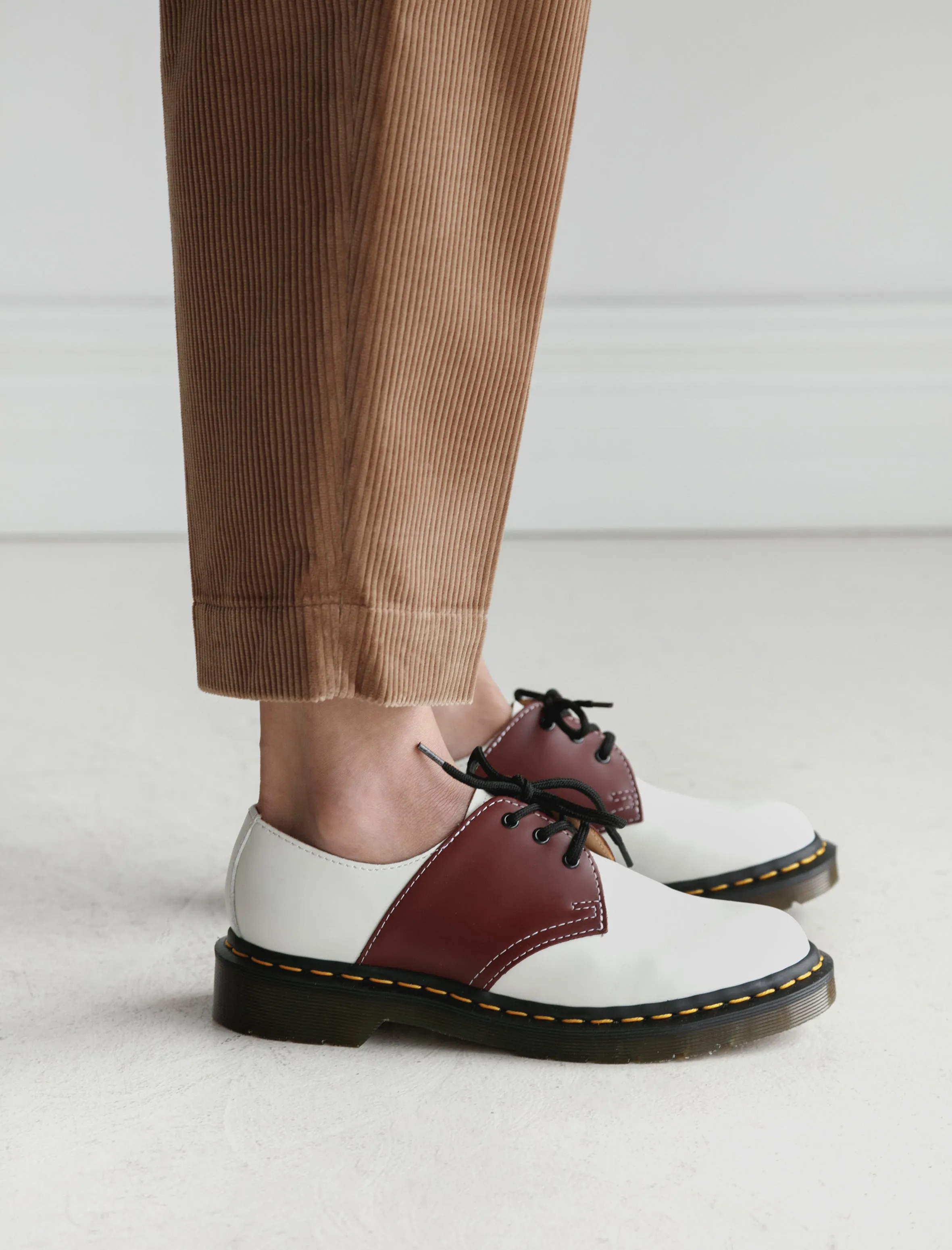 Dr. Martens Mie Saddle Shoe Cherry/White